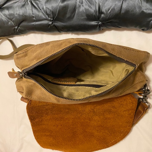 Acacia Messenger Canvas Crossbody Bag - Picture 6 of 7